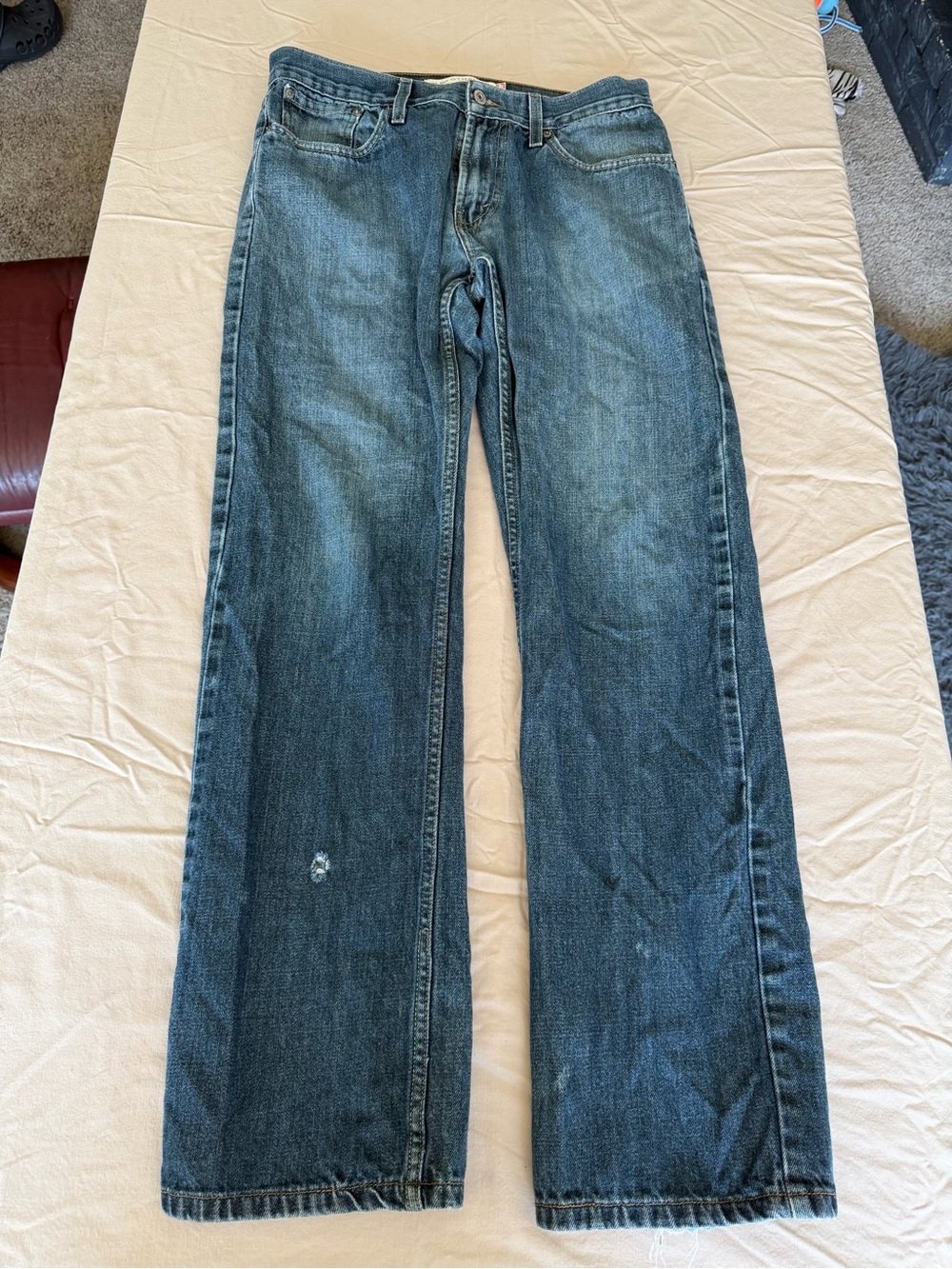 Levi’s 514 Slim Straight Jeans Men’s 33x32 Medium Wash Distressed Denim